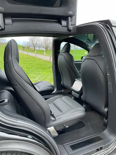 Tesla Model X 100 kWh Plaid — SUV électrique haute performance, 63'000 km — interni