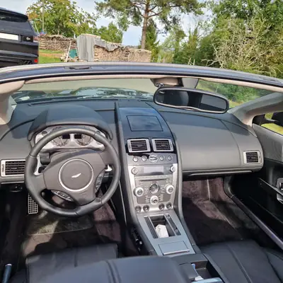 Aston Martin DB9 6.0 V12 — Cabriolet britannique d'exception, 37'000 km seulement — interior