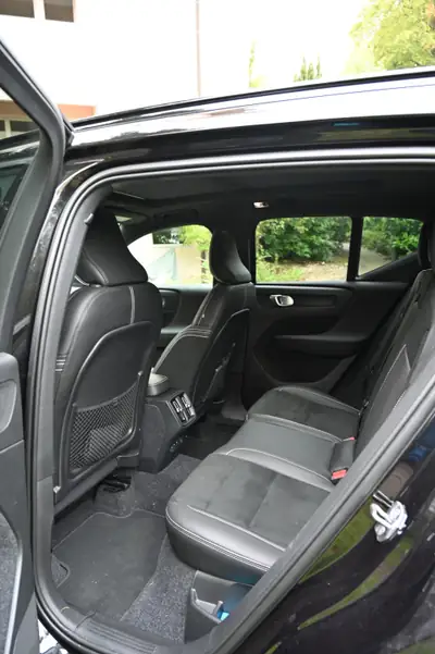 Volvo XC40 2.0 T5 R-Design AWD — SUV compact premium, 77000 km, sans sinistre — Thumbnail 8