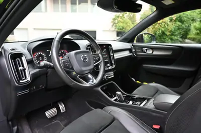 Volvo XC40 2.0 T5 R-Design AWD — SUV compact premium, 77000 km, sans sinistre — Thumbnail 10