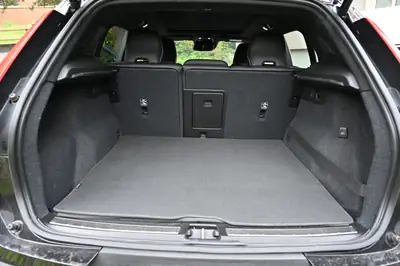 Volvo XC40 2.0 T5 R-Design AWD — SUV compact premium, 77000 km, sans sinistre — Thumbnail 11