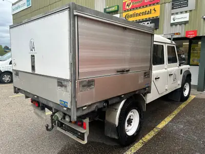 Land Rover Defender 130 TD 4 — Légendaire 4x4 de travail, treuil avant intégré — Innenraum