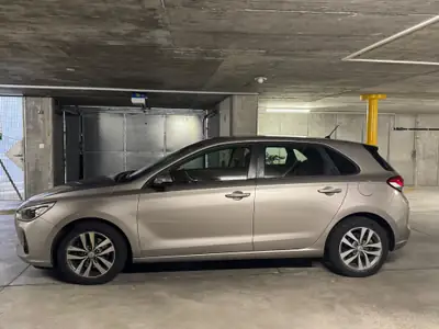 Hyundai i30 1.6 CRDi — Berline fiable, faible consommation, sans accident — fianco