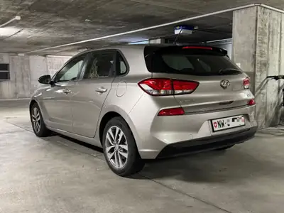 Hyundai i30 1.6 CRDi — Berline fiable, faible consommation, sans accident — vista esterna