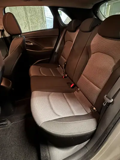 Hyundai i30 1.6 CRDi — Berline fiable, faible consommation, sans accident — cruscotto