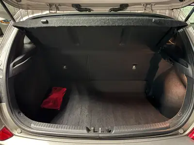 Hyundai i30 1.6 CRDi — Berline fiable, faible consommation, sans accident — dettaglio