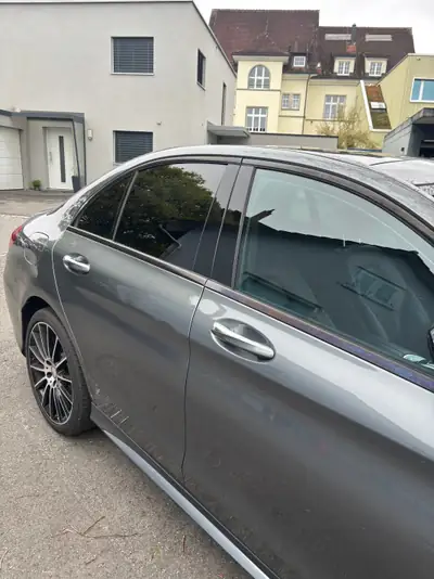 Mercedes-Benz Classe C 200 Avantgarde — Berline premium automatique, entretien suivi — side view
