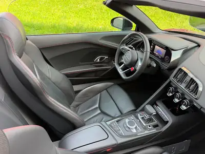 Audi R8 5.2 FSI V10 performance Cabriolet — Supercar décapotable, 620 ch, 13'700 km — Miniature 12