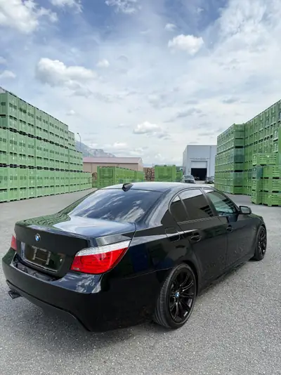 BMW 530 xD Premium Business — Berline prestige diesel, 235 ch et transmission automatique — arrière