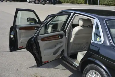 Jaguar XJ 3.2 Executive — Berline de prestige, moteur V8 puissant, entretien maîtrisé — détail