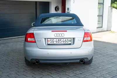 Audi A4 Cabriolet 2.4 V6 170 ch — Roadster élégant, moteur atmosphérique, entretien impeccable — Heckansicht