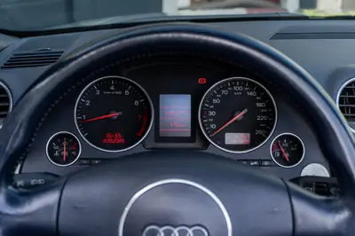 Audi A4 Cabriolet 2.4 V6 170 ch — Roadster élégant, moteur atmosphérique, entretien impeccable — Miniatur 8