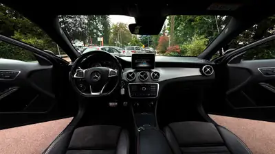 Mercedes-Benz GLA 220 d AMG Line 4Matic — SUV compact diesel, première main, 104'000 km — Miniatur 8