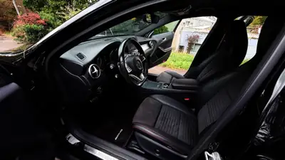 Mercedes-Benz GLA 220 d AMG Line 4Matic — SUV compact diesel, première main, 104'000 km — Miniatur 9