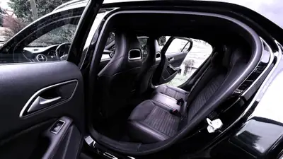 Mercedes-Benz GLA 220 d AMG Line 4Matic — SUV compact diesel, première main, 104'000 km — Miniatur 10