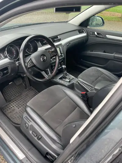 Skoda Superb 2.0 TDI 170 4x4 — Break premium, traction intégrale, équipements haut de gamme — intérieur