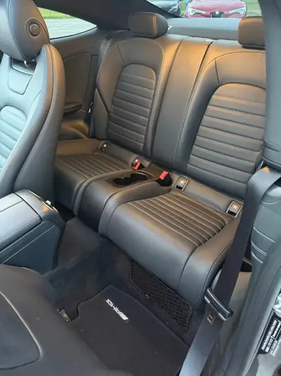Mercedes-Benz C 200 AMG Line Coupé 4MATIC — Élégance sportive et technologie premium — dashboard
