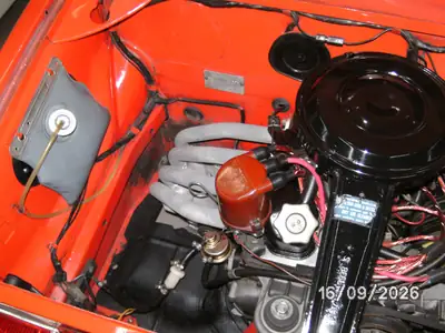 FIAT 850 Spider 1972 — Cabriolet vintage emblématique, moteur essence fiable — Miniature 11