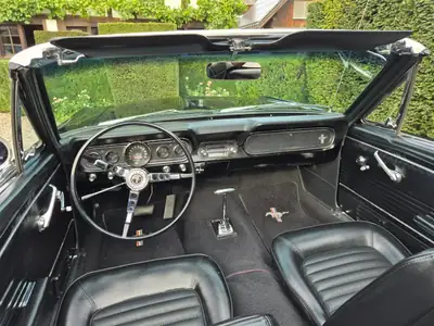 Ford Mustang Cabrio V8 1966 — Légende américaine décapotable, moteur 4.7L — Heckansicht