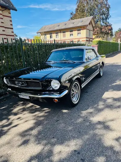 Ford Mustang Cabrio V8 1966 — Légende américaine décapotable, moteur 4.7L — Seitenansicht