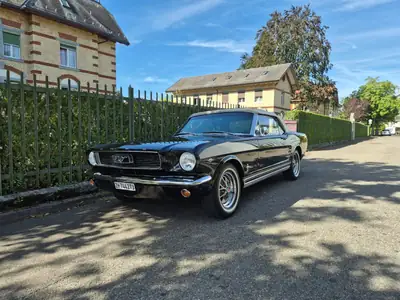 Ford Mustang Cabrio V8 1966 — Légende américaine décapotable, moteur 4.7L — Armaturenbrett