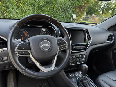 Jeep Cherokee 2.0 T Overland AWD — SUV polyvalent, 45'000 km seulement — arrière