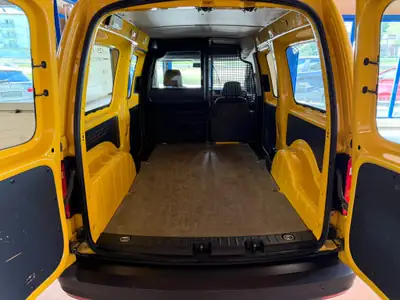 VW Caddy Max 2.0 TDI 4x4 — Utilitaire robuste, 4 roues motrices, 63 000 km — Miniature 15