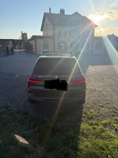 BMW X7 xDrive 48 40d M Sport Pro — SUV 7 places, diesel hybride mild, 340 ch — fianco