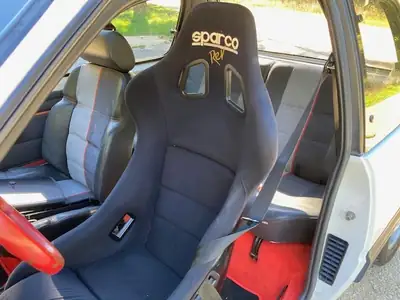 Peugeot 205 1.6 GTi — Légende des années 80, moteur performant et histoire authentique — dashboard