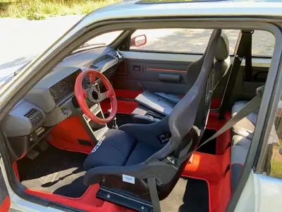Peugeot 205 1.6 GTi — Légende des années 80, moteur performant et histoire authentique — detail
