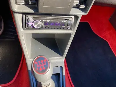 Peugeot 205 1.6 GTi — Légende des années 80, moteur performant et histoire authentique — Thumbnail 12