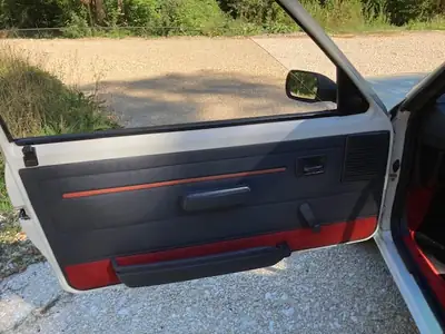 Peugeot 205 1.6 GTi — Légende des années 80, moteur performant et histoire authentique — Thumbnail 17