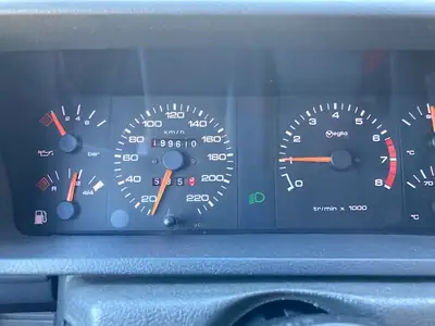 Peugeot 205 1.6 GTi — Légende des années 80, moteur performant et histoire authentique — Thumbnail 18
