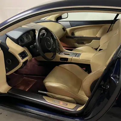 Aston Martin DB9 — Coupé sportif britannique d'exception, 28'500 km — interior
