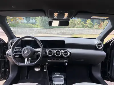 Mercedes-Benz Classe A 200 AMG Line 2024 — Citadine premium, 19 800 km seulement — intérieur