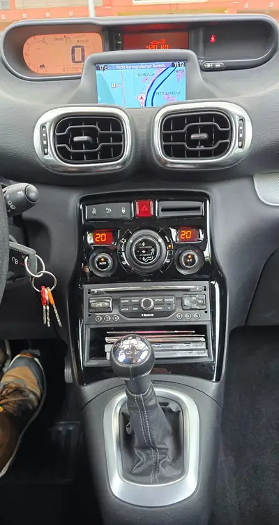 Citroën C3 Picasso 1.6 VTi Exclusive — Monospace convivial, bien équipé, 85 000 km — intérieur