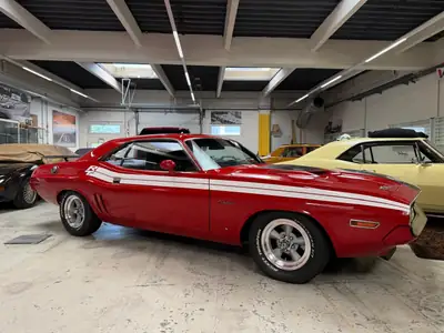 Dodge Challenger R/T 440 SixPack 1971 — Muscle-car mythique, chef-d'œuvre collector — côté