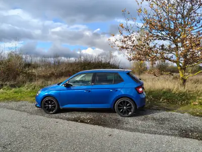 Skoda Fabia 1.2 TSI Monte Carlo — Citadine dynamique, toit panoramique, parfait état — côté
