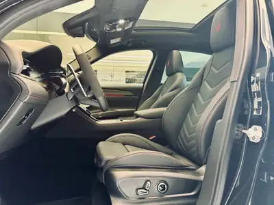 Maserati Grecale 3.0 Trofeo — SUV sportif haute performance, modèle 2027 neuf — Miniatur 13