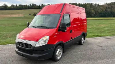 IVECO Daily 2.3 HPI 106 — Fourgon utilitaire robuste, suspension pneumatique indépendante — vue extérieure