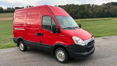 IVECO Daily 2.3 HPI 106 — Fourgon utilitaire robuste, suspension pneumatique indépendante — côté