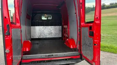 IVECO Daily 2.3 HPI 106 — Fourgon utilitaire robuste, suspension pneumatique indépendante — tableau de bord