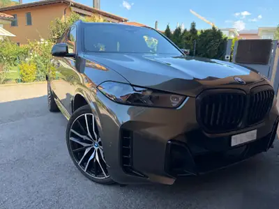 BMW X5 50e xDrive — Hybride rechargeable haute performance, ultra faible kilométrage — vue extérieure