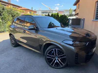 BMW X5 50e xDrive — Hybride rechargeable haute performance, ultra faible kilométrage — côté