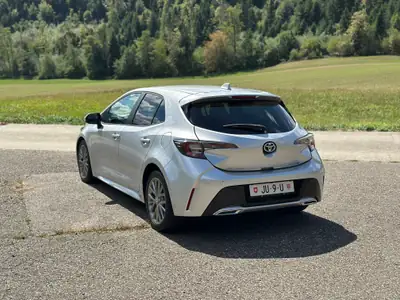 Toyota Corolla 2.0 HSD Style 2019 — Berline hybride économique, 75'000 km — Miniatura 7
