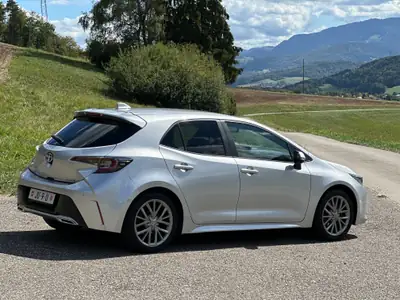 Toyota Corolla 2.0 HSD Style 2019 — Berline hybride économique, 75'000 km — Miniatura 9