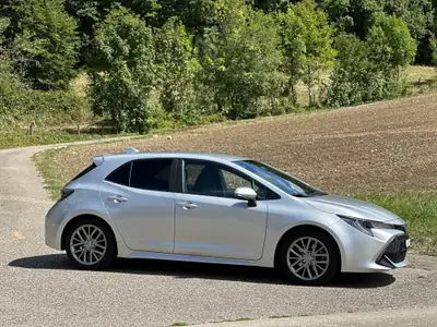 Toyota Corolla 2.0 HSD Style 2019 — Berline hybride économique, 75'000 km — Miniatura 10