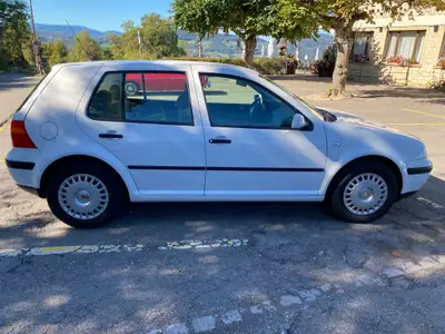 VW Golf 4 — Berline classique fiable, essence manuelle, 144'680 km — côté
