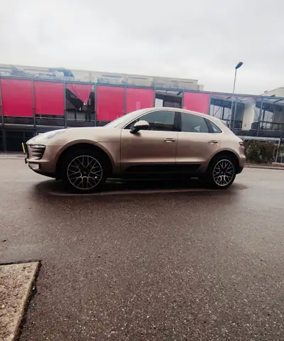 Porsche Macan 3.0 V6 S Diesel — SUV premium allemand, 258 ch et consommation maîtrisée — fianco