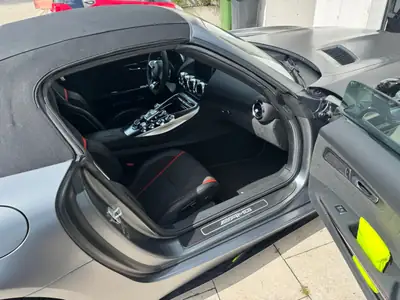 Mercedes-AMG GT C Cabriolet — Un bolide décapotable de 557 ch, kilométrage remarquable — fianco